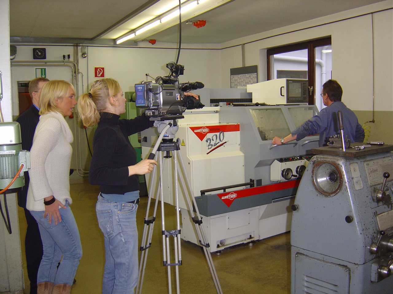Aufnahmen zu einem Informationsfilm der Bundesagentur für Arbeit zum Ausbildungsberuf des Feinwerkmechanikers (Eigenbrodt Produktionsräume)